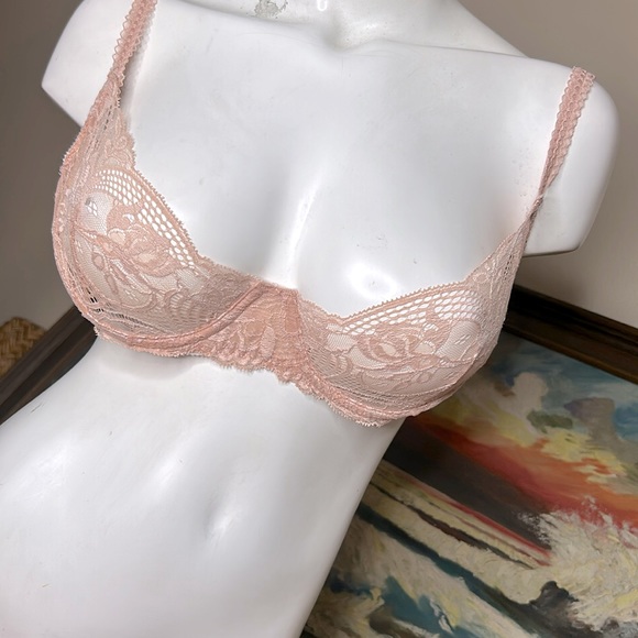 Victoria's Secret Other - Vintage Victoria’s Secret Gold Label Peach Lace All over Lace Underwire Bra 36B